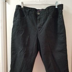 Gloria Vanderbilt capris with embroidery and stones around pockets